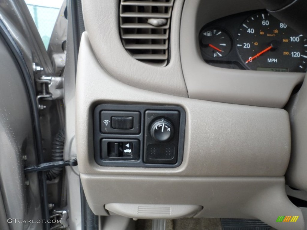 2004 Sentra 1.8 S - Bronze Shimmer / Taupe photo #43