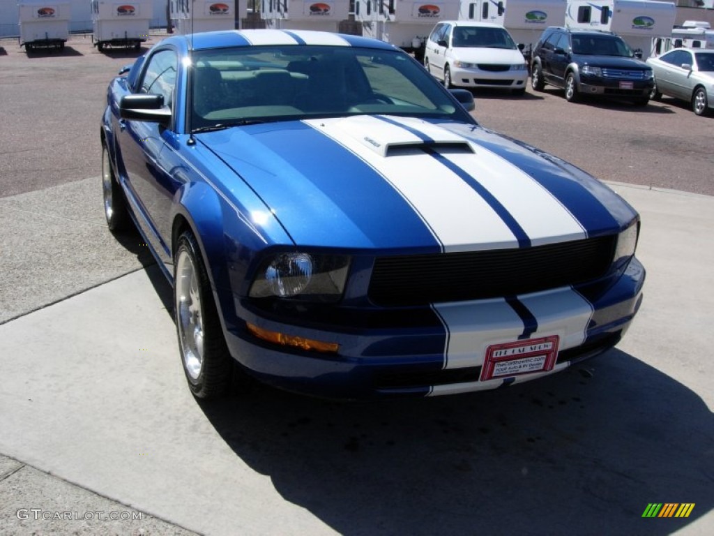 2006 Mustang V6 Deluxe Coupe - Vista Blue Metallic / Light Graphite photo #8