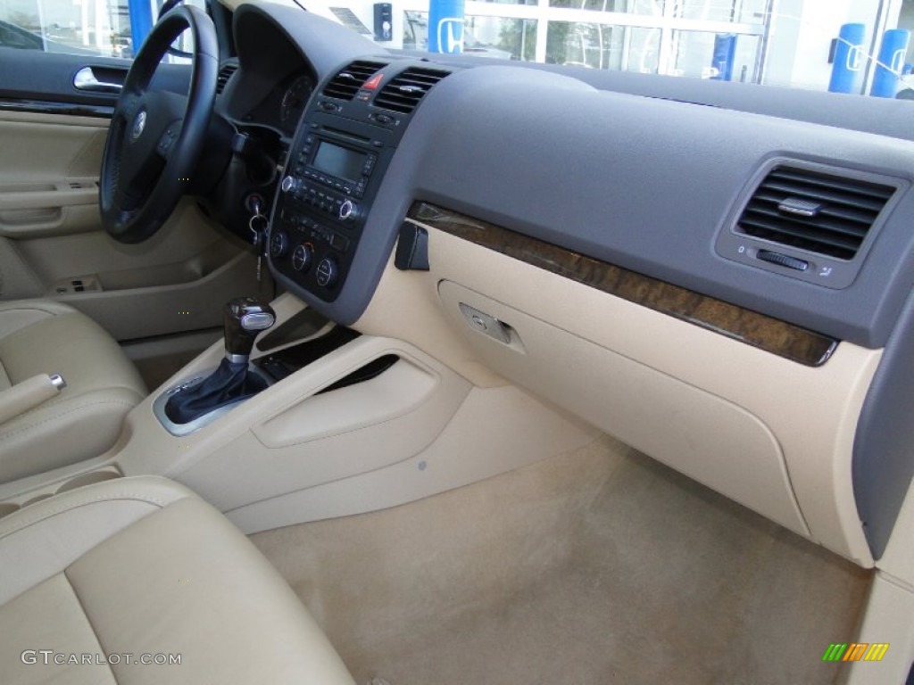 2006 Volkswagen Jetta 2.0T Sedan Pure Beige Dashboard Photo #63907499