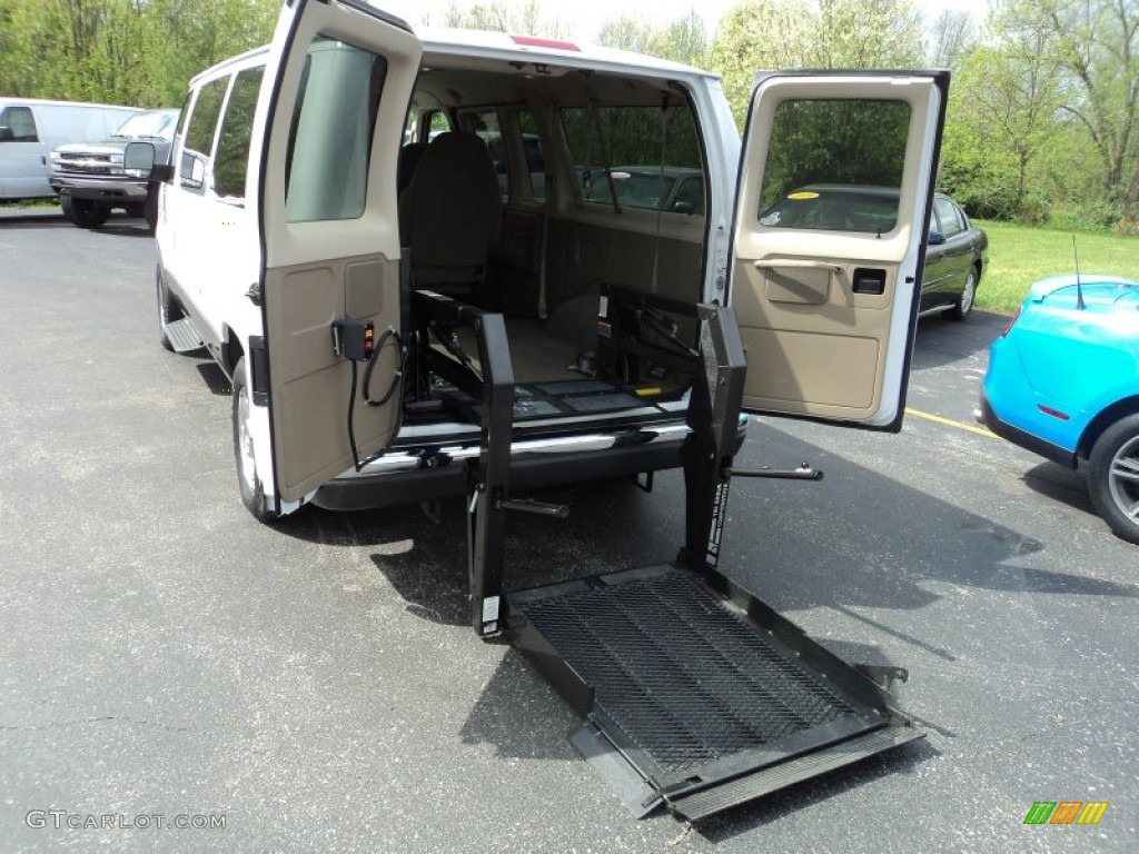 Oxford White 2004 Ford E Series Van E150 Wheelchair Access Exterior Photo #63912503
