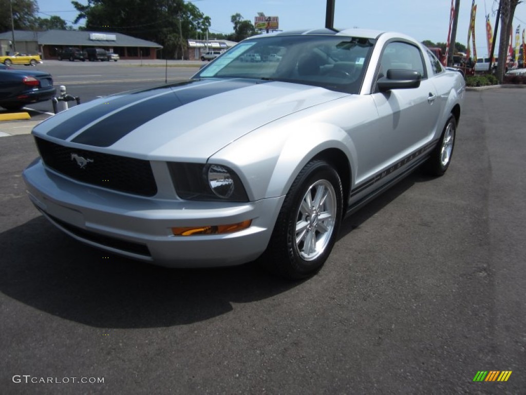 2007 Mustang V6 Deluxe Coupe - Satin Silver Metallic / Light Graphite photo #2