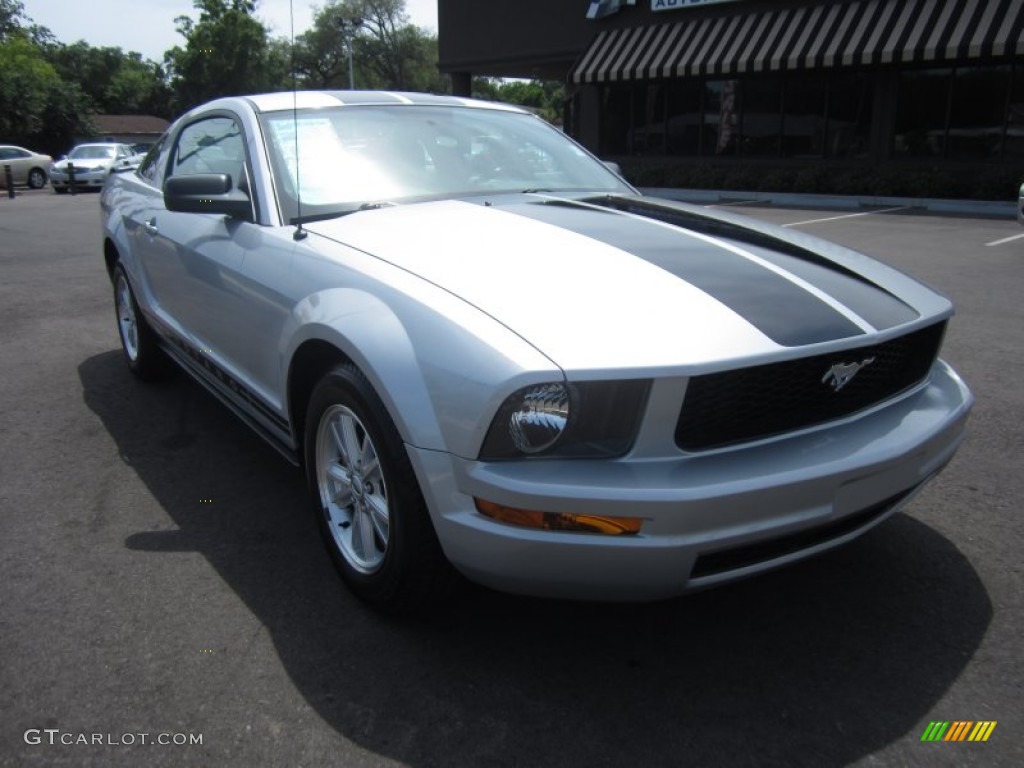 2007 Mustang V6 Deluxe Coupe - Satin Silver Metallic / Light Graphite photo #4