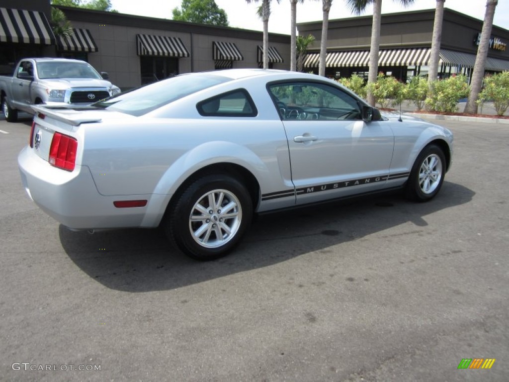2007 Mustang V6 Deluxe Coupe - Satin Silver Metallic / Light Graphite photo #6