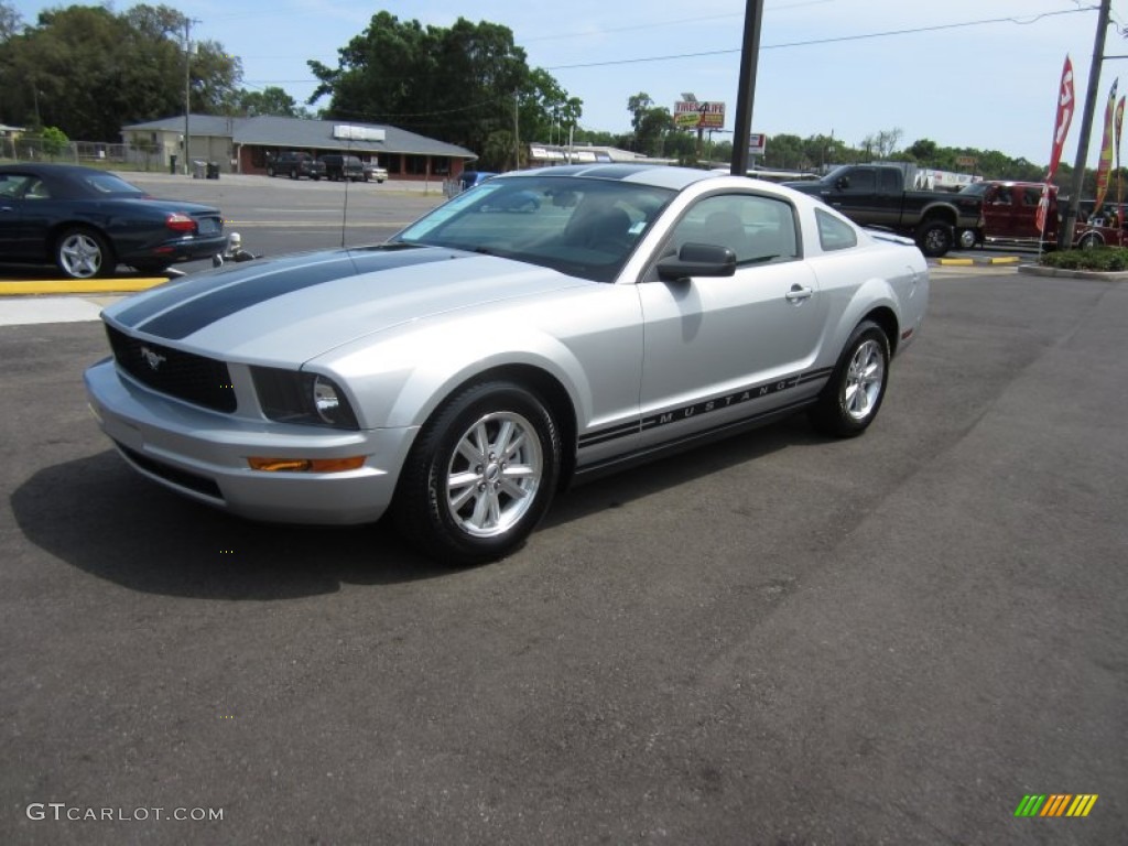 2007 Mustang V6 Deluxe Coupe - Satin Silver Metallic / Light Graphite photo #12