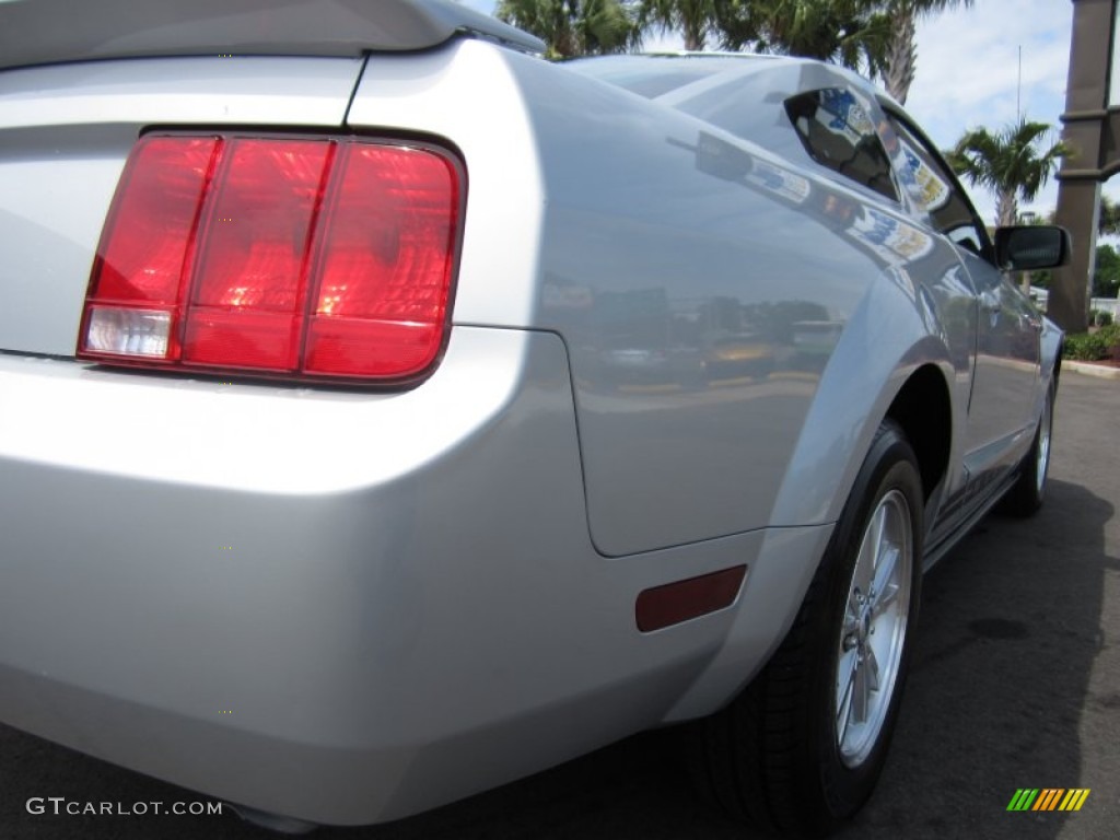2007 Mustang V6 Deluxe Coupe - Satin Silver Metallic / Light Graphite photo #15
