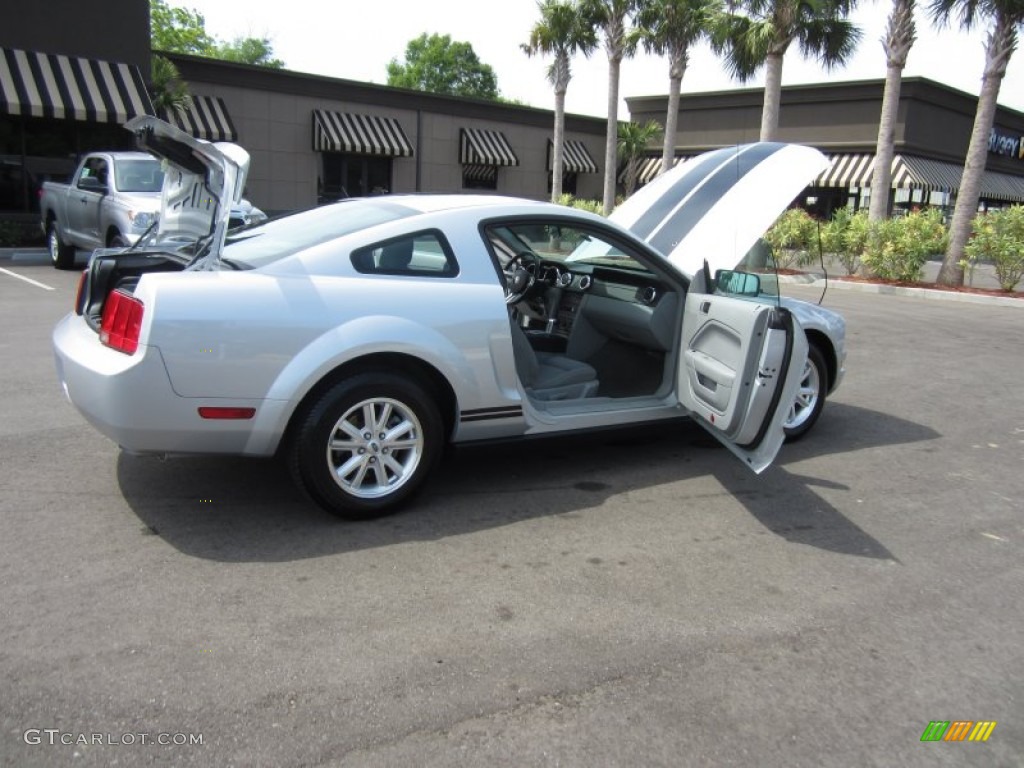 2007 Mustang V6 Deluxe Coupe - Satin Silver Metallic / Light Graphite photo #19