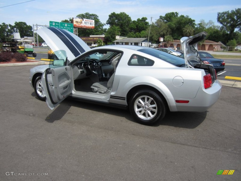 2007 Mustang V6 Deluxe Coupe - Satin Silver Metallic / Light Graphite photo #21
