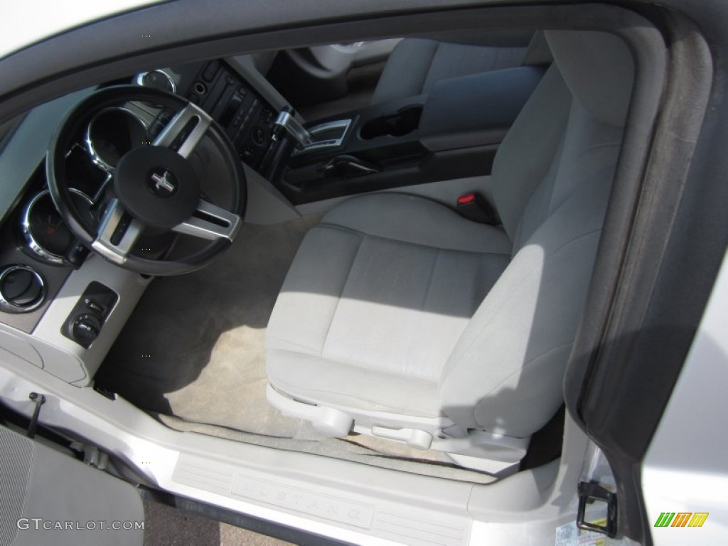 2007 Mustang V6 Deluxe Coupe - Satin Silver Metallic / Light Graphite photo #25