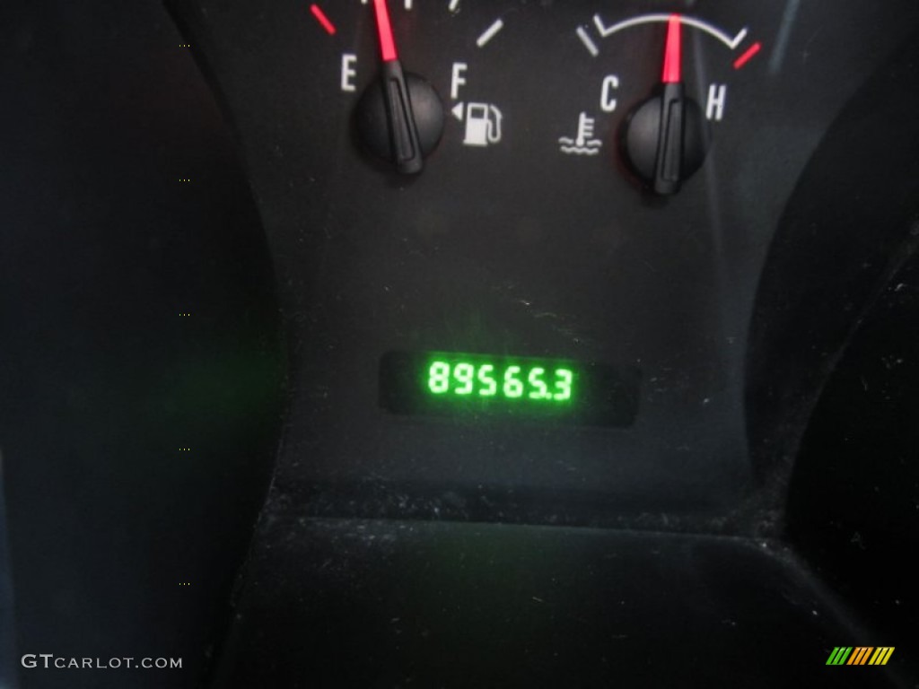 2007 Mustang V6 Deluxe Coupe - Satin Silver Metallic / Light Graphite photo #33