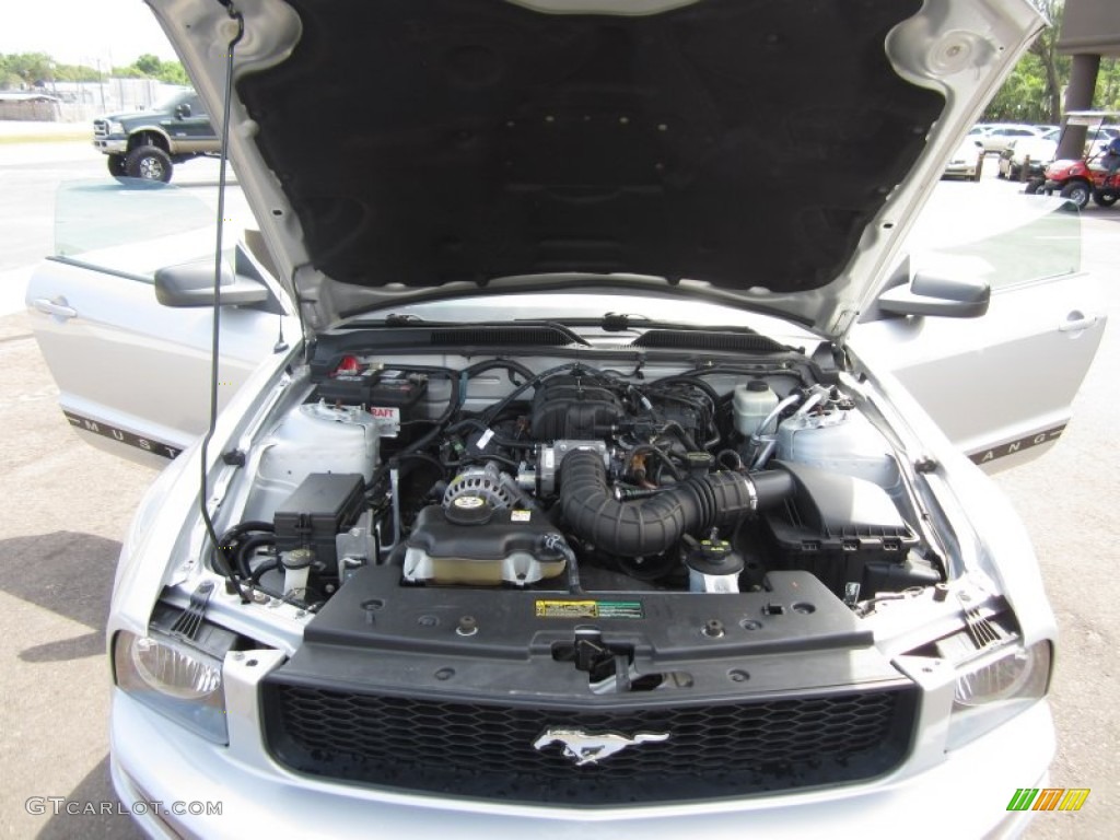 2007 Mustang V6 Deluxe Coupe - Satin Silver Metallic / Light Graphite photo #34