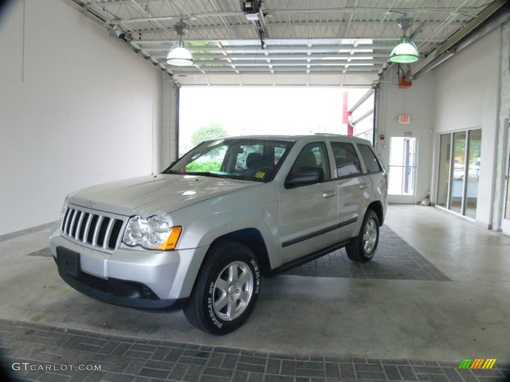 Bright Silver Metallic Jeep Grand Cherokee