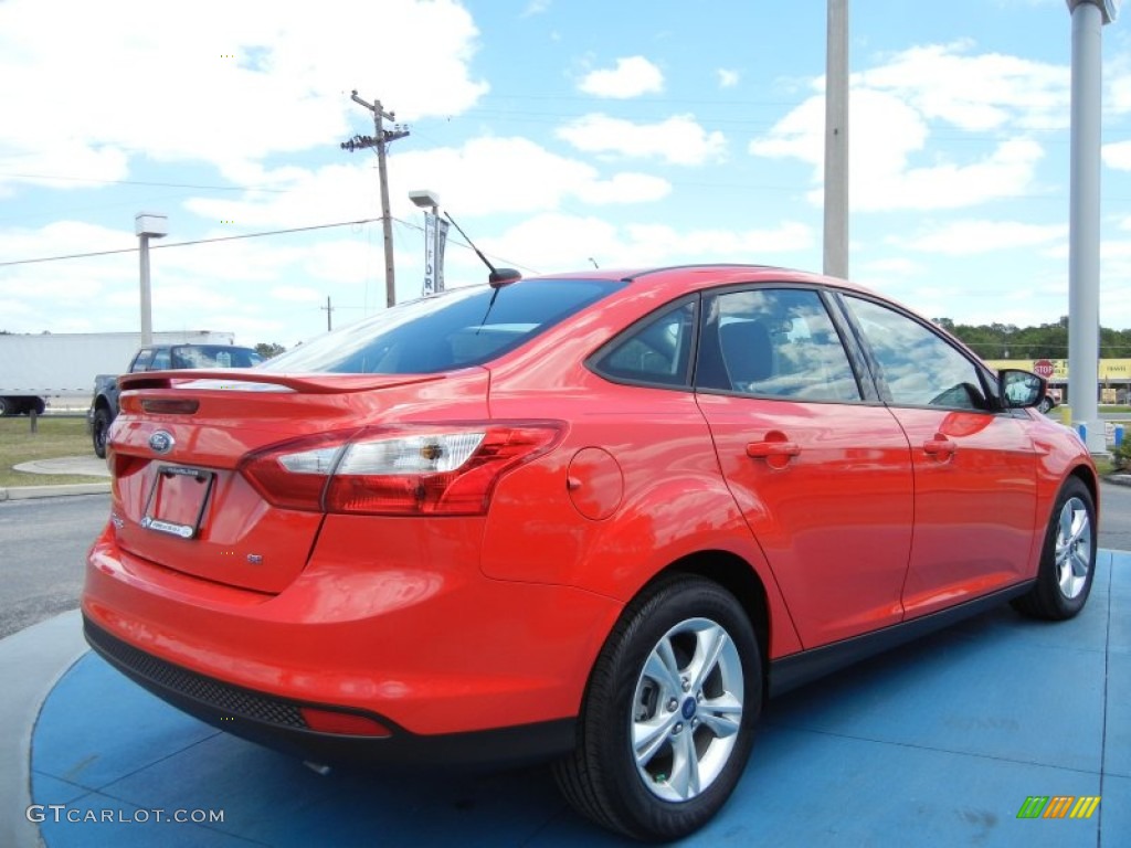 2012 Focus SE Sport Sedan - Race Red / Two-Tone Sport photo #3