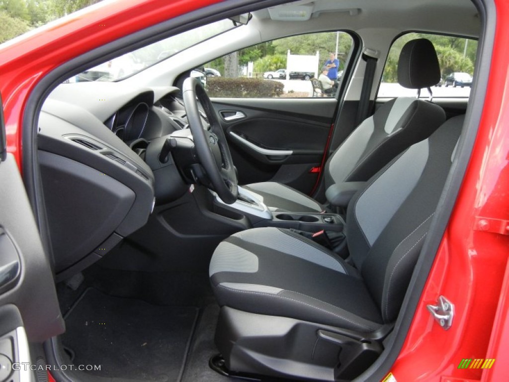 2012 Focus SE Sport Sedan - Race Red / Two-Tone Sport photo #5