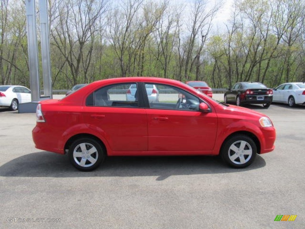 2010 Aveo LT Sedan - Victory Red / Charcoal photo #4