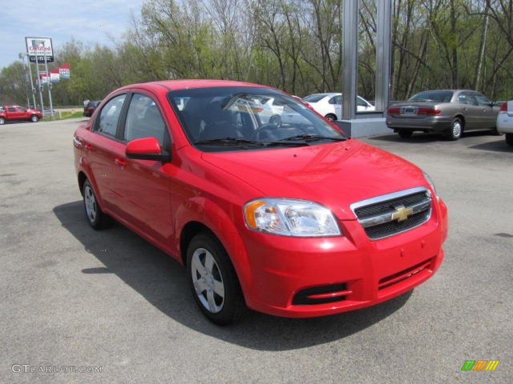 2010 Aveo LT Sedan - Victory Red / Charcoal photo #5