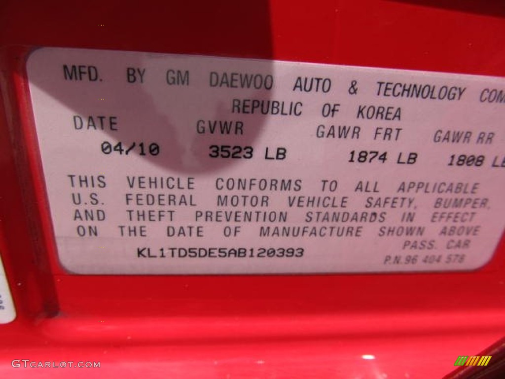 2010 Aveo LT Sedan - Victory Red / Charcoal photo #14