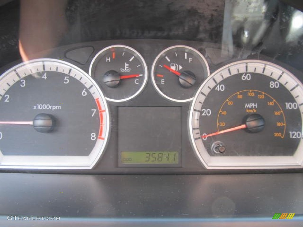 2010 Aveo LT Sedan - Victory Red / Charcoal photo #15