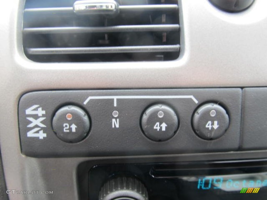 2012 Chevrolet Colorado LT Extended Cab 4x4 Controls Photo #63935764