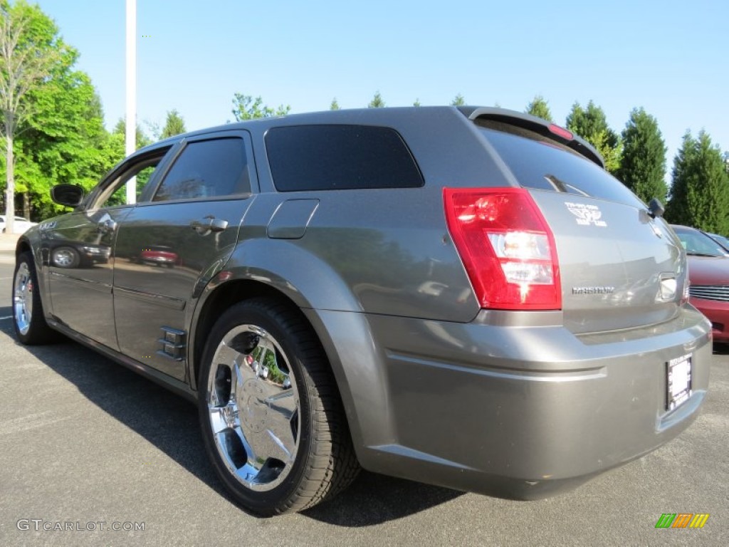 2005 Magnum SXT - Mineral Gray Metallic / Dark Slate Gray/Light Graystone photo #2