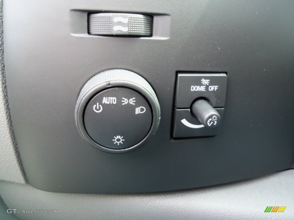 2012 Chevrolet Silverado 3500HD LS Regular Cab 4x4 Controls Photo #63941075
