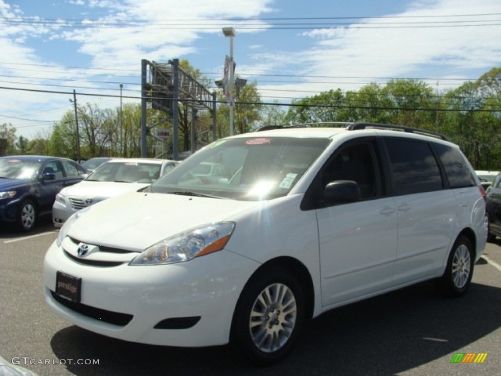 2009 Sienna LE - Super White / Stone photo #3