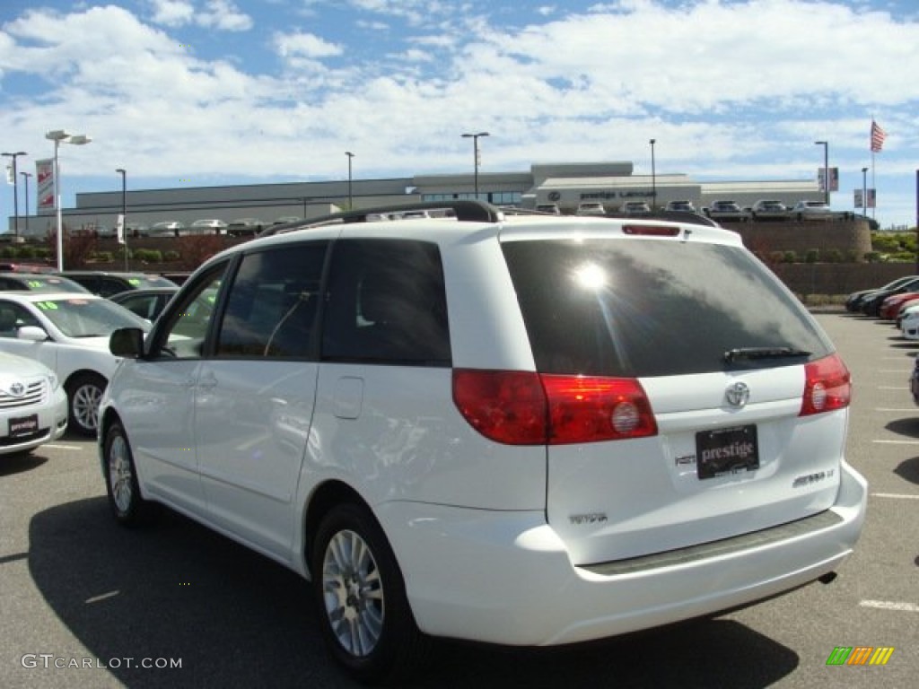2009 Sienna LE - Super White / Stone photo #4