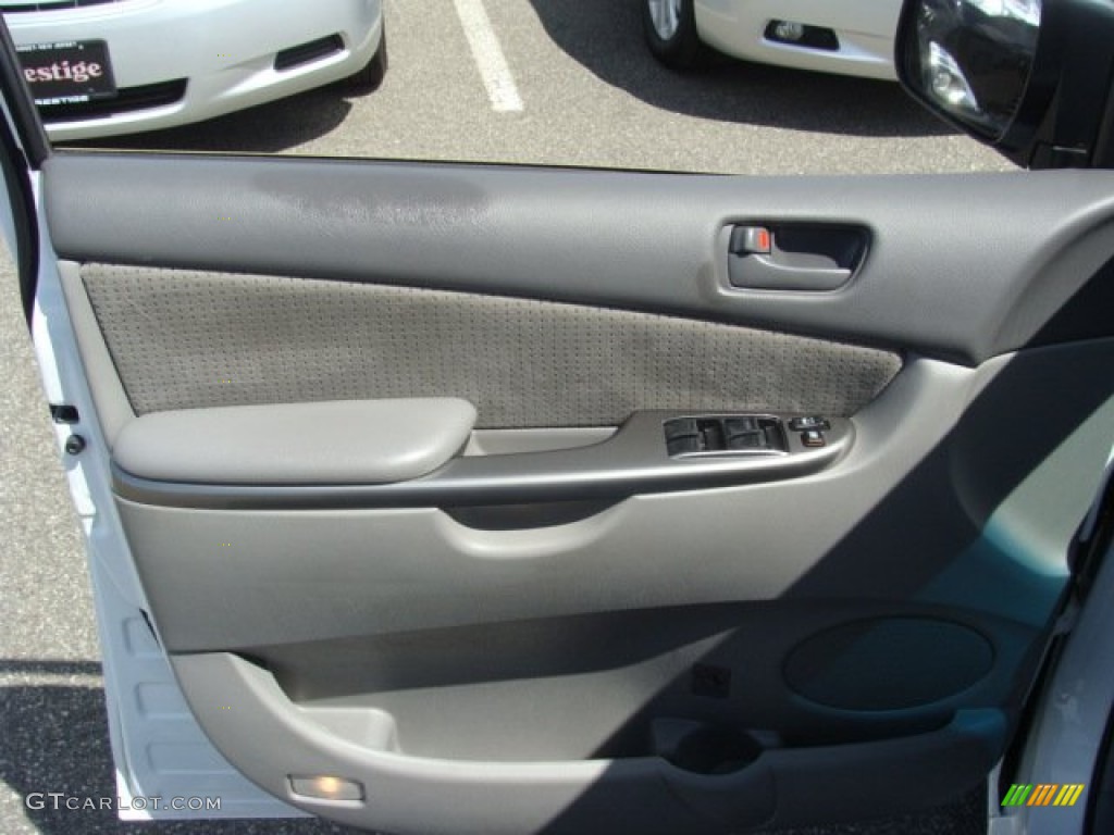 2009 Sienna LE - Super White / Stone photo #6