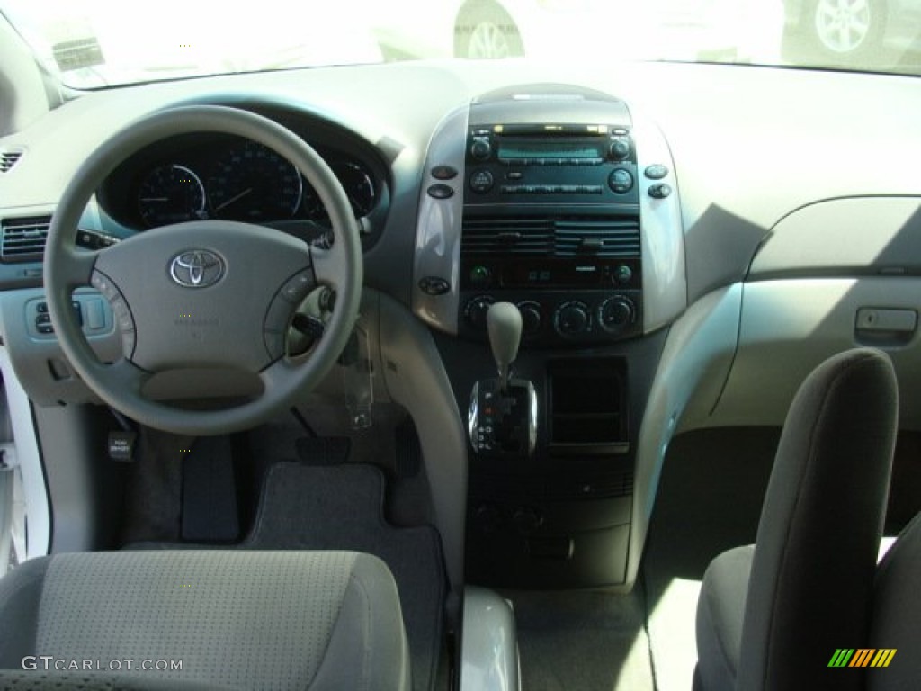 2009 Sienna LE - Super White / Stone photo #9