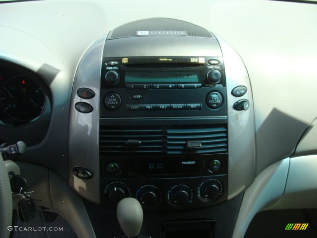 2009 Sienna LE - Super White / Stone photo #11