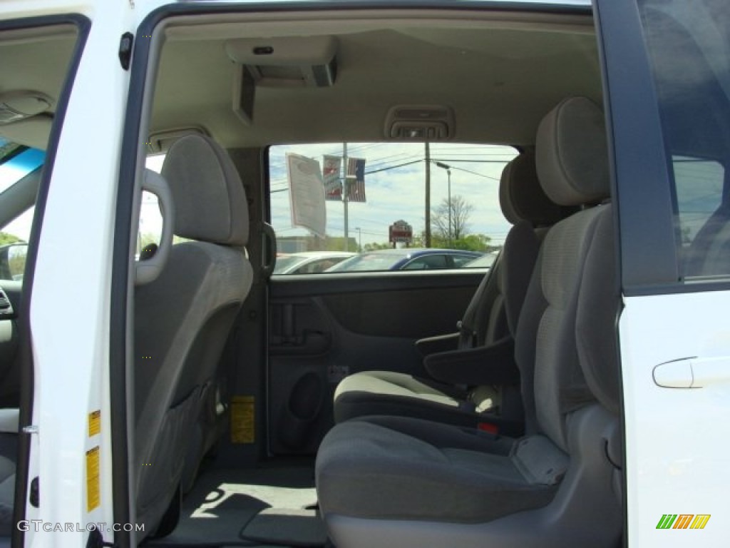 2009 Sienna LE - Super White / Stone photo #13