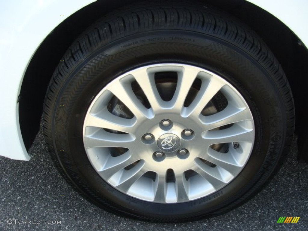 2009 Sienna LE - Super White / Stone photo #14