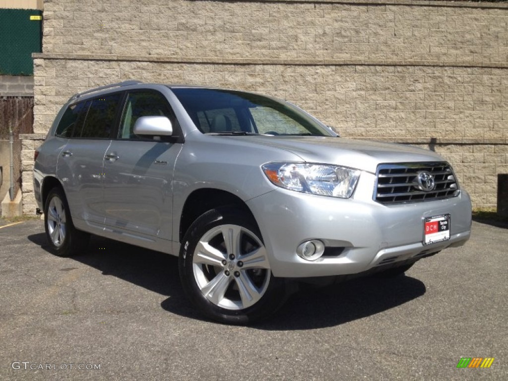 Classic Silver Metallic Toyota Highlander