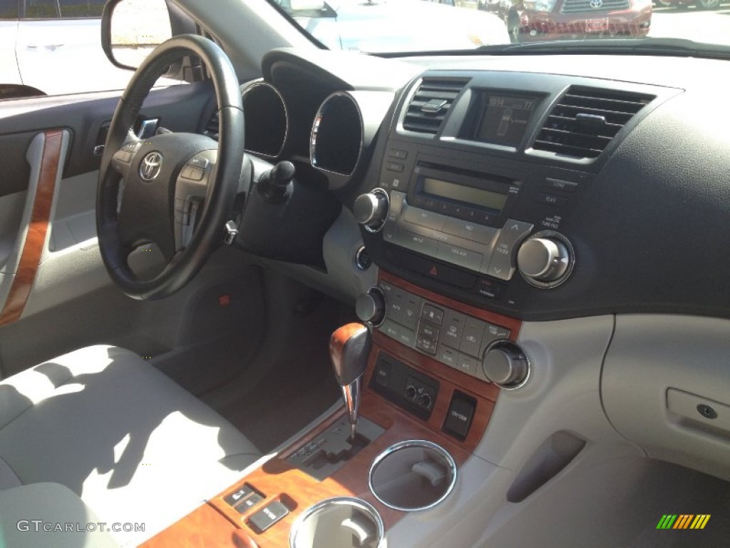 2010 Highlander Limited 4WD - Classic Silver Metallic / Ash photo #22