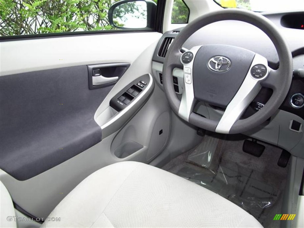 2010 Prius Hybrid III - Blizzard White Pearl / Misty Gray photo #11