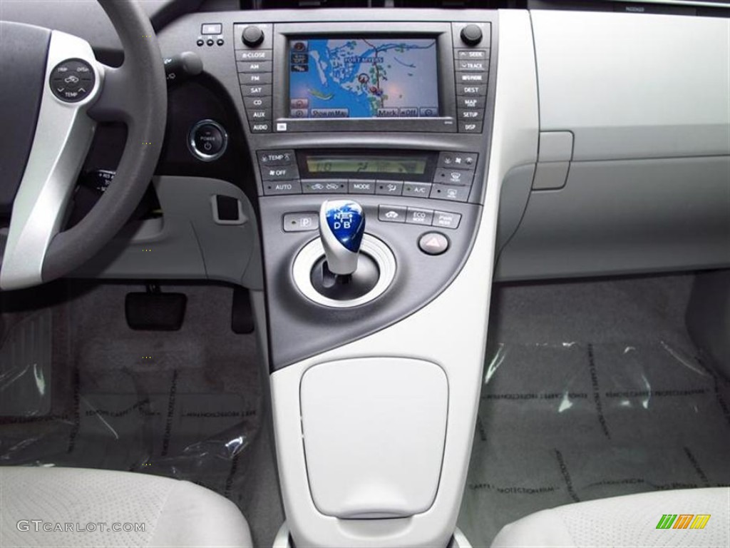 2010 Prius Hybrid III - Blizzard White Pearl / Misty Gray photo #12