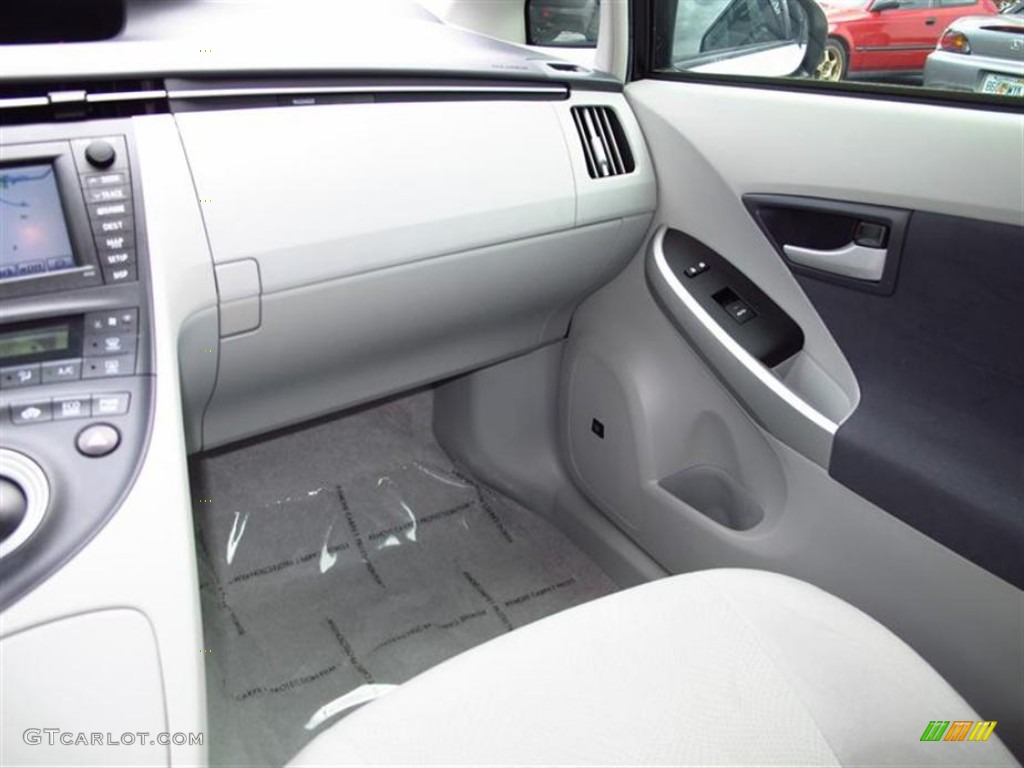 2010 Prius Hybrid III - Blizzard White Pearl / Misty Gray photo #13
