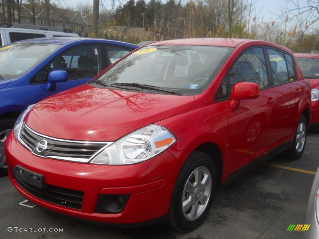 2012 Versa 1.8 S Hatchback - Red Alert / Charcoal photo #1