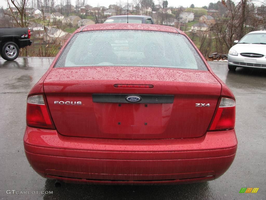 2005 Focus ZX4 S Sedan - Sangria Red Metallic / Dark Flint/Light Flint photo #5
