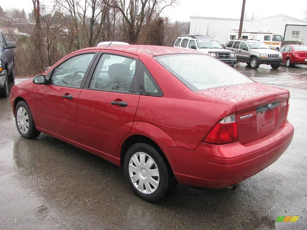 2005 Focus ZX4 S Sedan - Sangria Red Metallic / Dark Flint/Light Flint photo #6