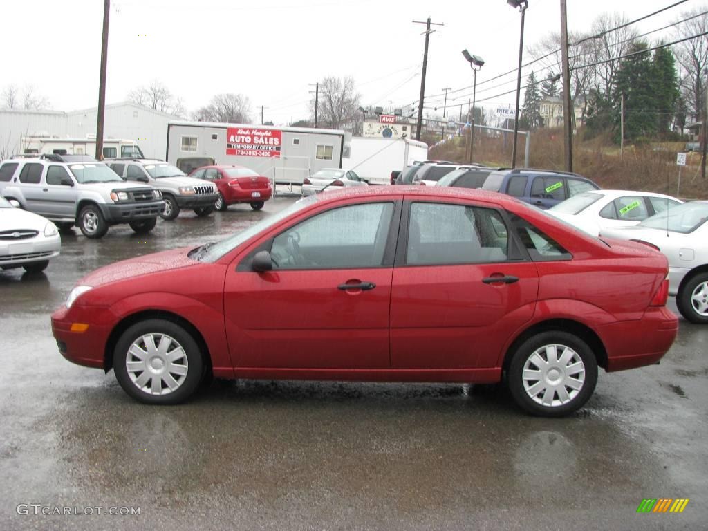 2005 Focus ZX4 S Sedan - Sangria Red Metallic / Dark Flint/Light Flint photo #8