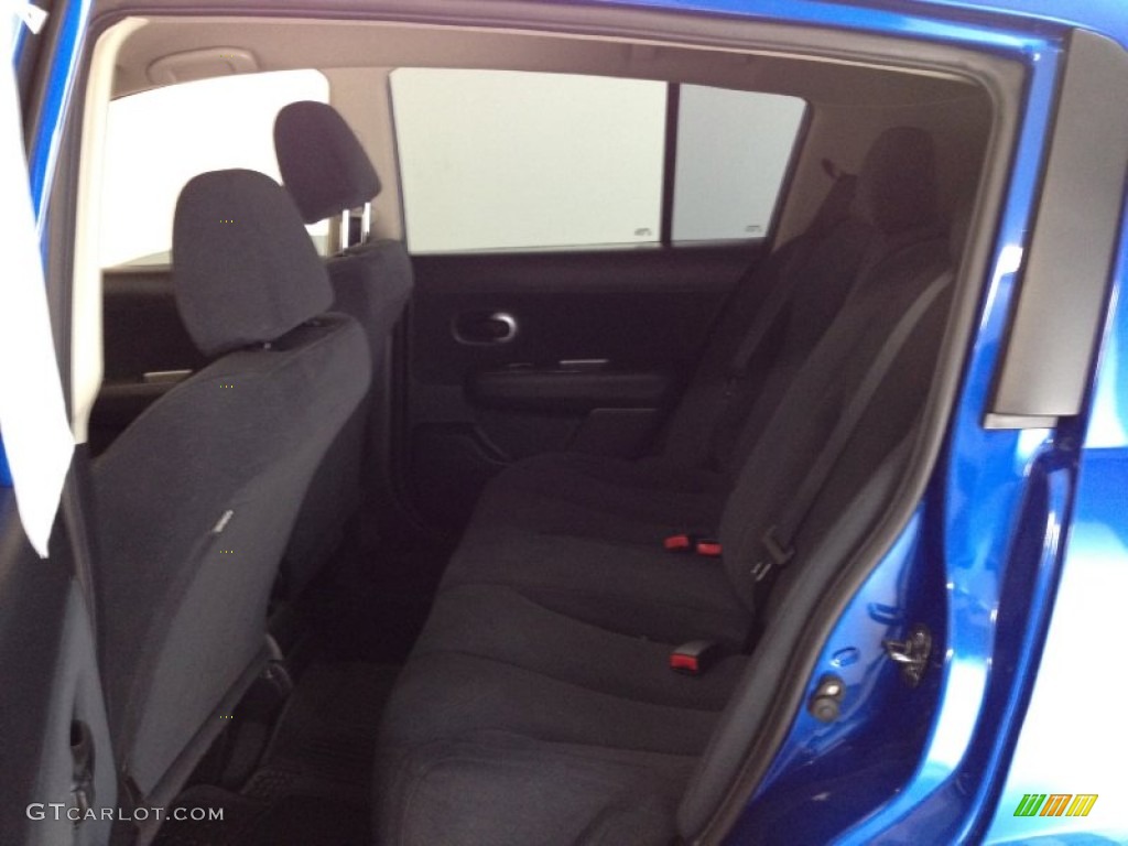 2011 Versa 1.8 S Hatchback - Metallic Blue / Charcoal photo #8