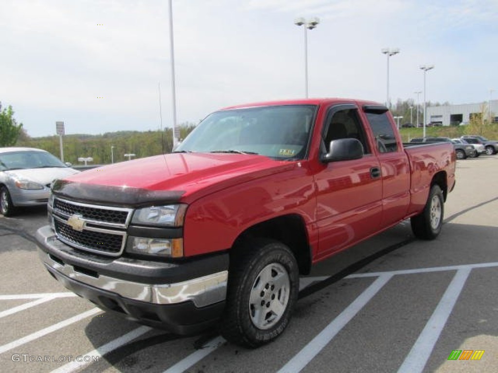 2006 Silverado 1500 LS Extended Cab 4x4 - Victory Red / Dark Charcoal photo #4