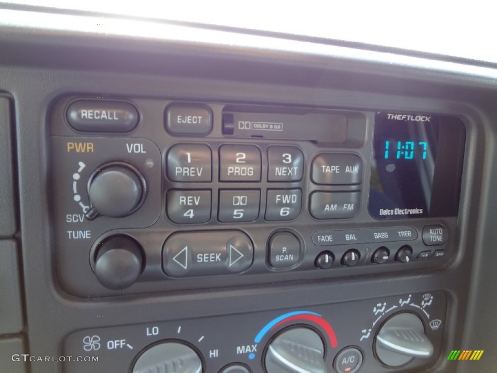 1997 Chevrolet C/K C1500 Extended Cab Audio System Photos