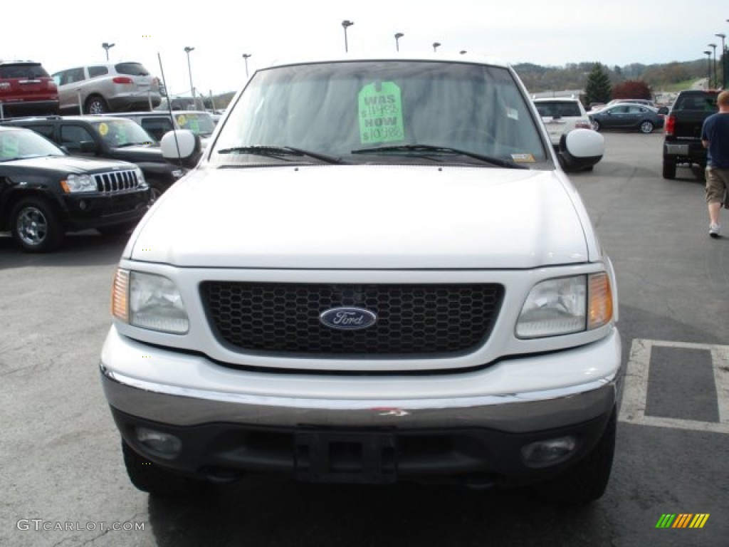 2002 F150 Lariat SuperCrew 4x4 - Oxford White / Medium Graphite photo #3