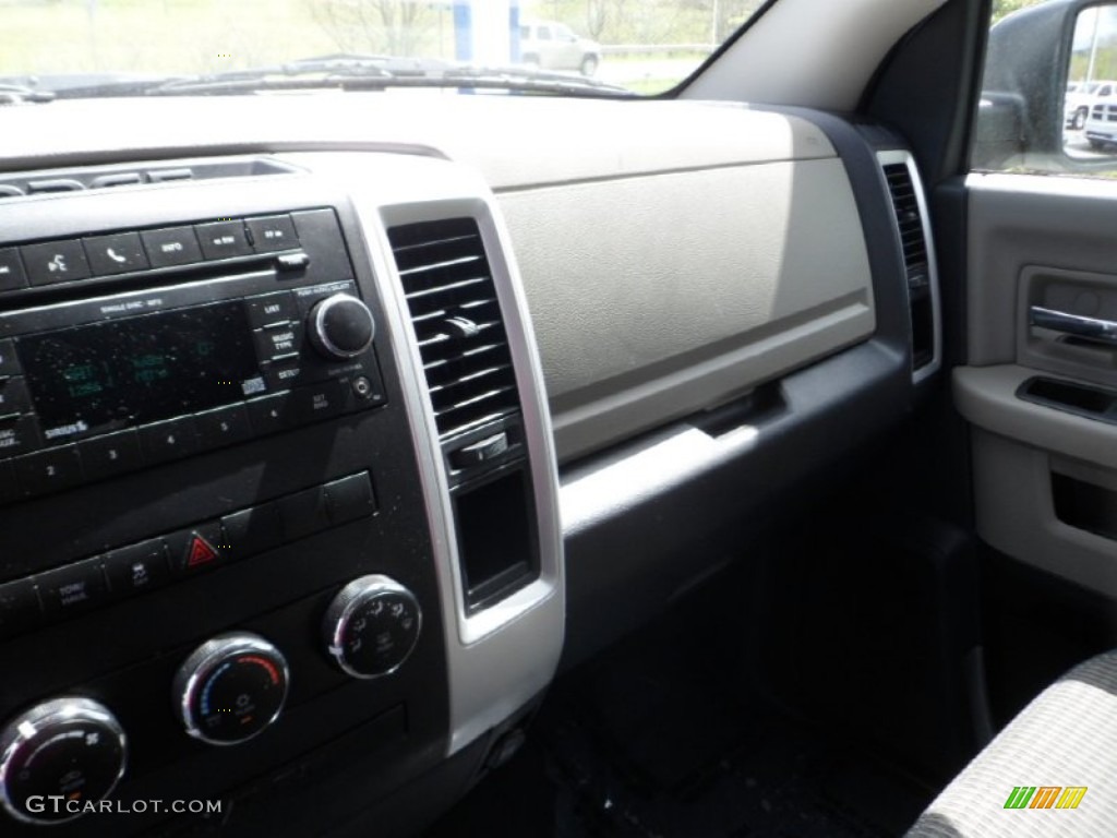 2011 Ram 1500 SLT Quad Cab 4x4 - Bright Silver Metallic / Dark Slate Gray/Medium Graystone photo #22