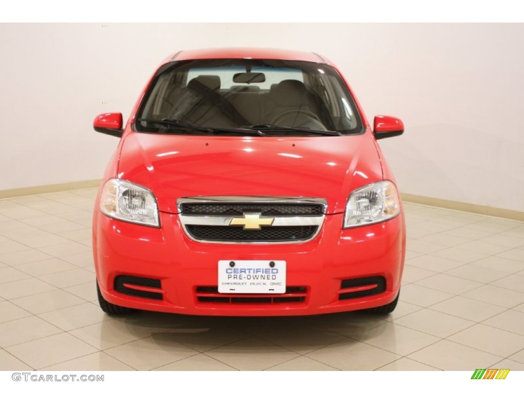 2010 Aveo LT Sedan - Victory Red / Charcoal photo #2
