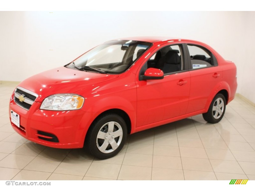 2010 Aveo LT Sedan - Victory Red / Charcoal photo #3