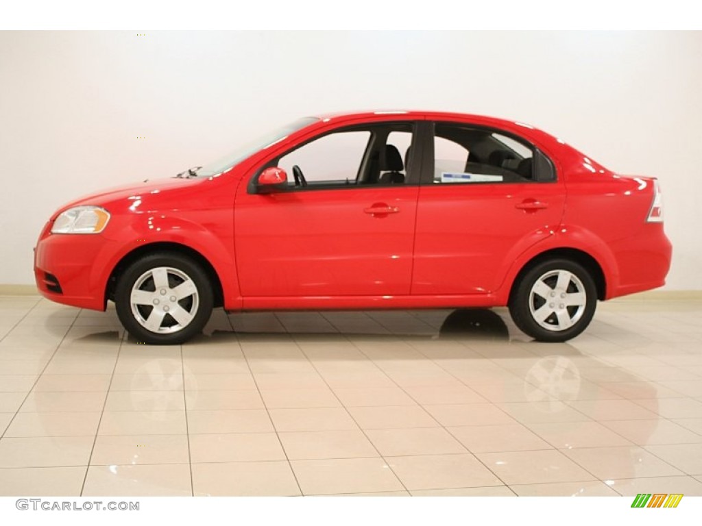 2010 Aveo LT Sedan - Victory Red / Charcoal photo #4