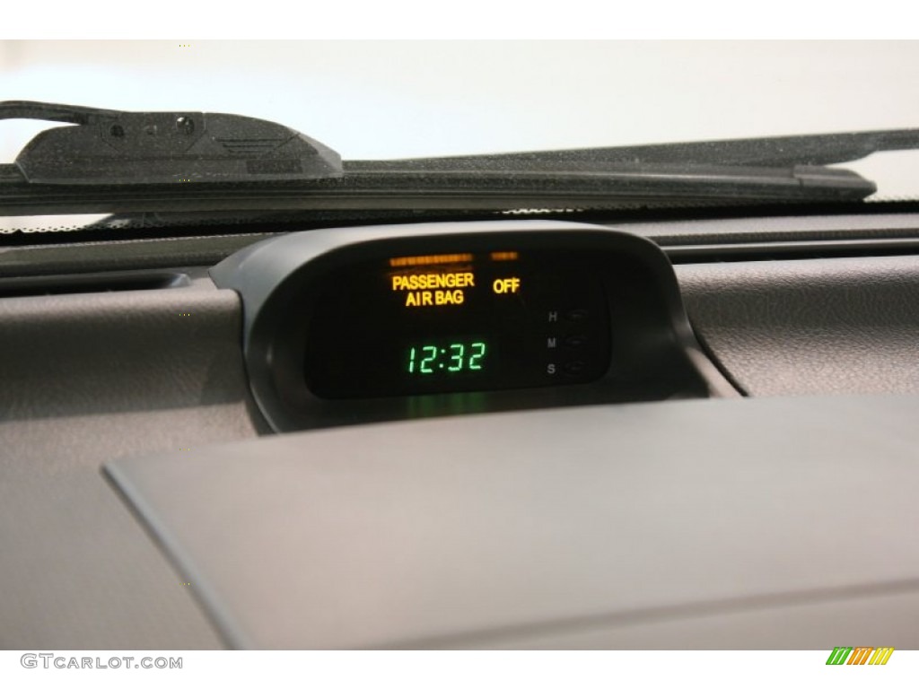 2010 Aveo LT Sedan - Victory Red / Charcoal photo #8