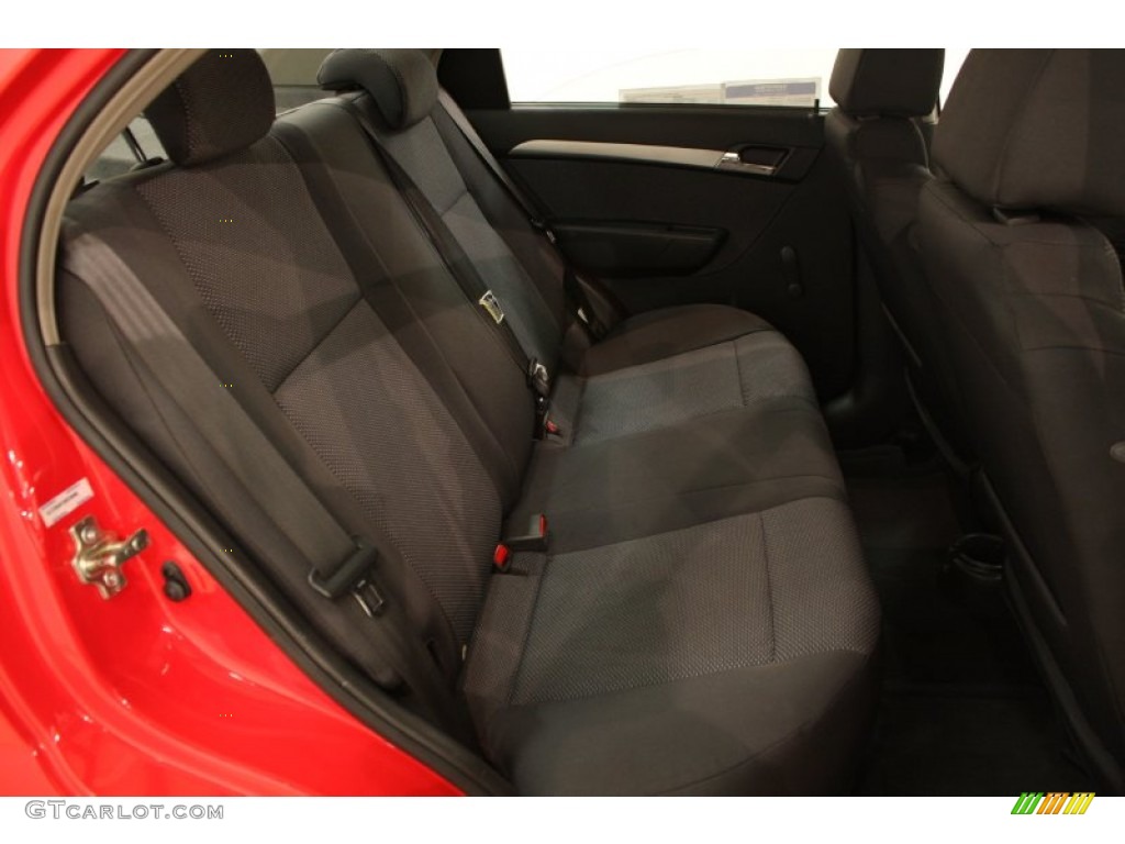 2010 Aveo LT Sedan - Victory Red / Charcoal photo #12